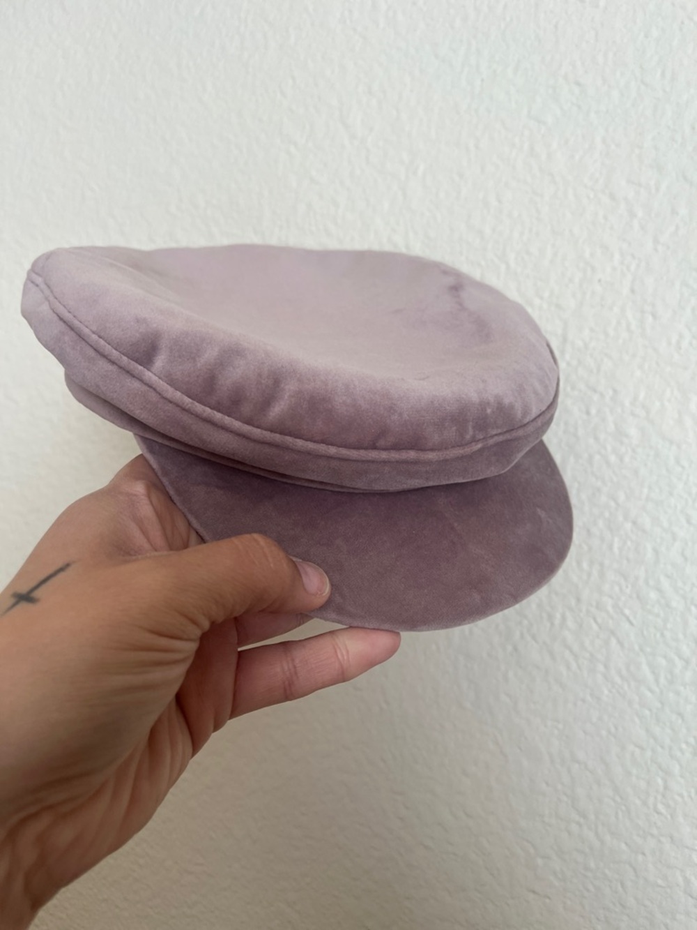Olive and Pique Plush Velvet Newsboy Cap in Dusty Lavender
